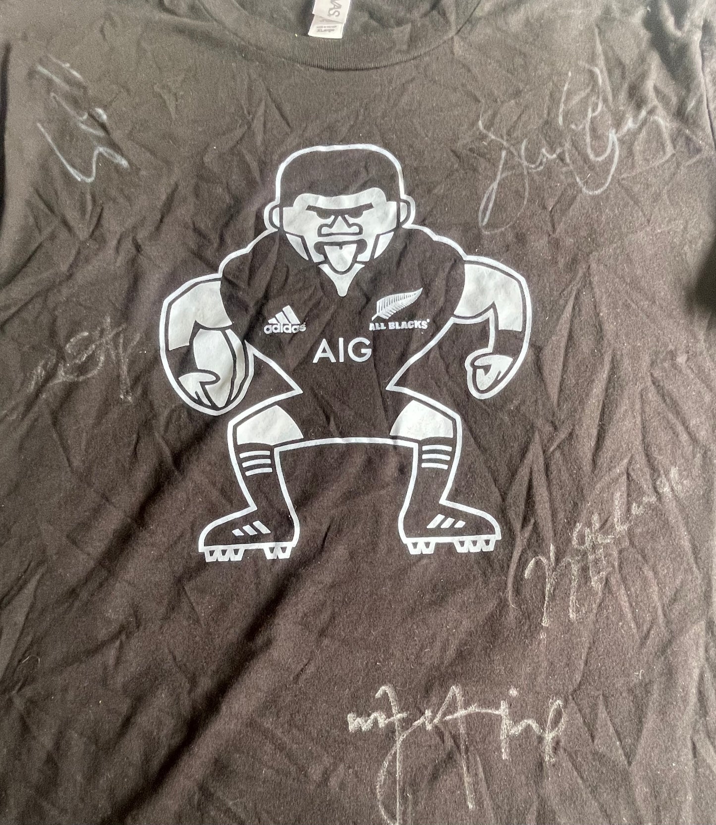 All Blacks Autographed T Shirt Signed by Sonny Bill Williams, Current Captain Sam Cane, Ryan Crotty, Kevan Mealamu and Malakai Fekitoa