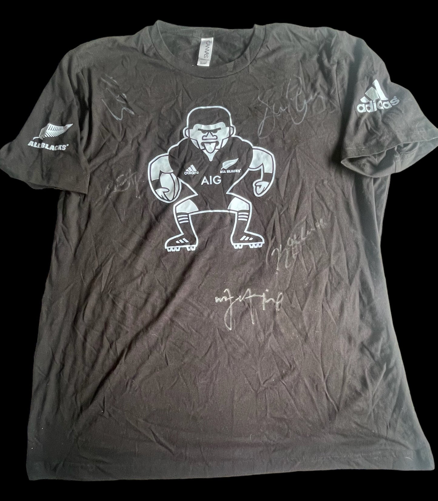 All Blacks Autographed T Shirt Signed by Sonny Bill Williams, Current Captain Sam Cane, Ryan Crotty, Kevan Mealamu and Malakai Fekitoa